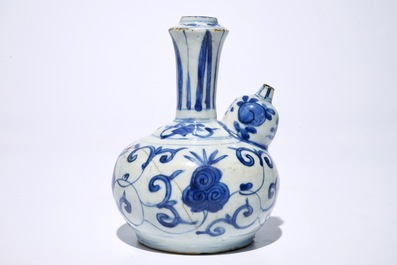 A Chinese blue and white kendi, Ming, Wanli and three blue and white plates, Kangxi
