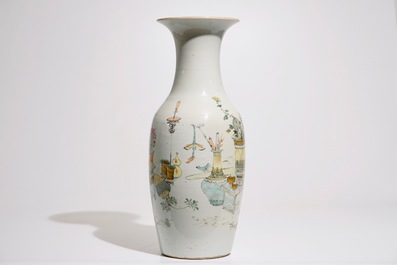 A Chinese qianjiang cai vase with "100 antiquities" design, 19/20th C.