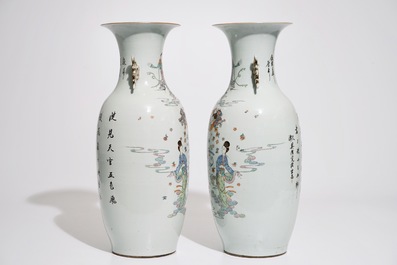 A pair of Chinese famille rose vases with female immortals, 19/20th C.