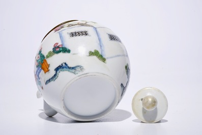 Une th&eacute;i&egrave;re en porcelaine de Chine famille rose &agrave; d&eacute;cor de gar&ccedil;ons jouants, 19&egrave;me