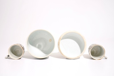 Une paire de tasses et soucoupes et une bo&icirc;te couverte en porcelaine de Chine, Qianlong