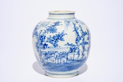 Deux assiettes et un vase en porcelaine de Chine bleu et blanc, 19/20&egrave;me