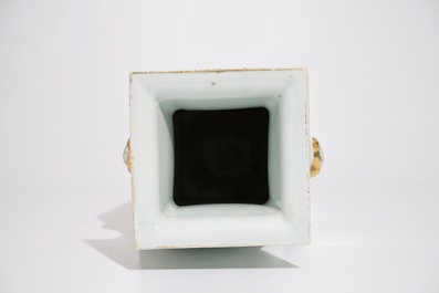A square Chinese famille rose vase with a couple in a garden, 19/20th C.