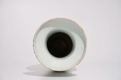 Un vase en porcelaine de Chine qianjiang cai aux joueurs de go, 19/20&egrave;me