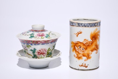 A varied lot of Chinese famille rose and iron red porcelain, 19/20th C.