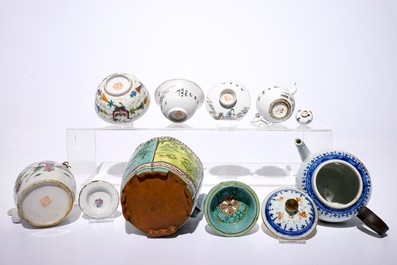 Un lot vari&eacute; en porcelaine de Chine famille rose, Yixing et qianjiang cai, 18/20&egrave;me
