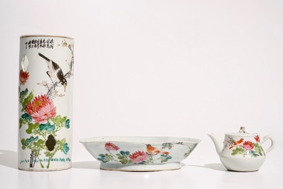 A Chinese qianjiang cai hat stand, a teapot and cover, a bowl and a dish, 19/20th C.