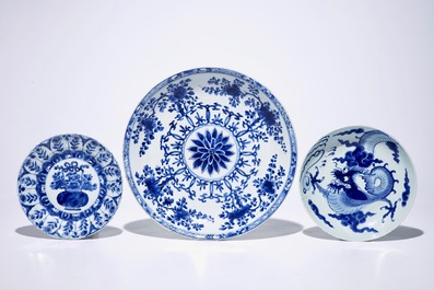 A Chinese blue and white kendi, Ming, Wanli and three blue and white plates, Kangxi