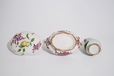 Une terrine, trois plats et un pichet en fa&iuml;ence de l'Est, France, 18/19&egrave;me