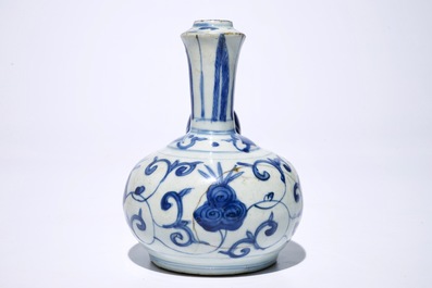 A Chinese blue and white kendi, Ming, Wanli and three blue and white plates, Kangxi