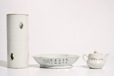 A Chinese qianjiang cai hat stand, a teapot and cover, a bowl and a dish, 19/20th C.
