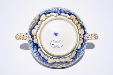 Une terrine en fa&iuml;ence de Delft polychrome &agrave; d&eacute;cor "Tonnerre", vers 1700
