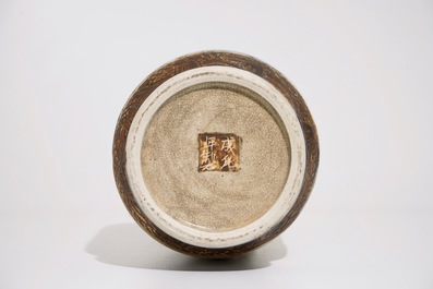 A Chinese Nanking blue and white on crackle ground vase, 19th C.