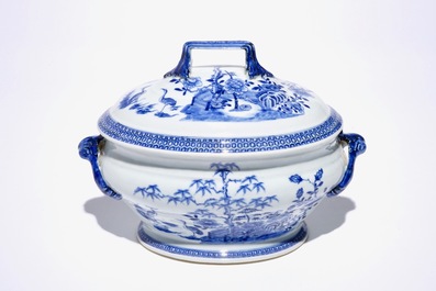 A Chinese blue and white tureen and cover, Qianlong and an "Aster pattern" dish, Kangxi