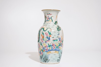 Un vase en porcelaine de Chinese famille rose &agrave; d&eacute;cor "Cent gar&ccedil;ons", 19&egrave;me