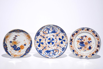 Zes diverse Chinese Imari-stijl schotels en borden, Kangxi/Qianlong