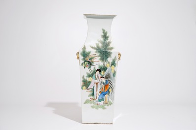 A square Chinese famille rose vase with a couple in a garden, 19/20th C.