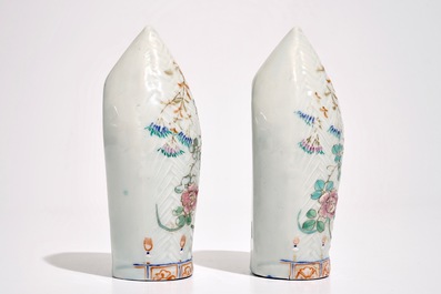 A pair of Chinese famille rose wall pocket vases, 18/19th C.