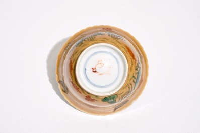 Een Chinese famille verte op zeemleer fond kop en schotel, Kangxi, en een famille rose theepot stand, Yongzheng