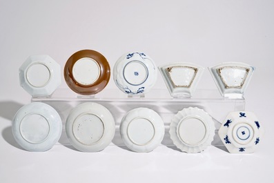 Un lot vari&eacute; en porcelaine de Chine bleu et blanc, Kangxi/Qianlong