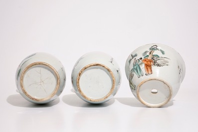Four Chinese famille rose vases and a qianjiang cai flower pot, 19/20th C.