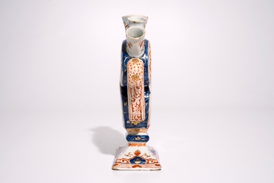 Une tulipi&egrave;re en forme de coeur en fa&iuml;ence de Delft dor&eacute;, d&eacute;but du 18&egrave;me