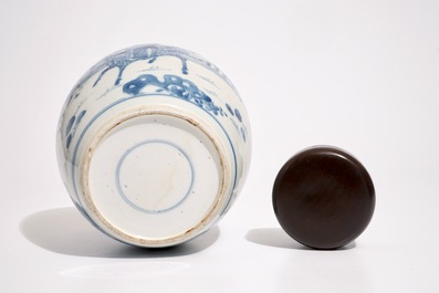 Een Chinese blauw-witte gemberpot met spelende zotjes, Kangxi