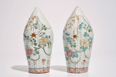 A pair of Chinese famille rose wall pocket vases, 18/19th C.