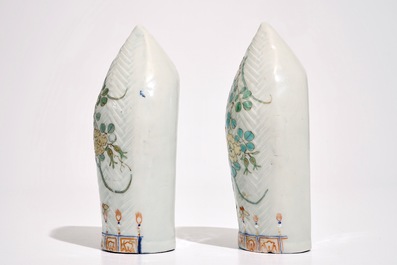 A pair of Chinese famille rose wall pocket vases, 18/19th C.