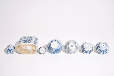 Un lot vari&eacute; en porcelaine de Chine bleu et blanc, Kangxi/Qianlong