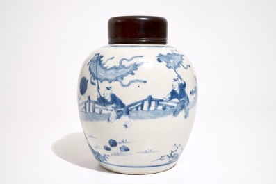Een Chinese blauw-witte gemberpot met spelende zotjes, Kangxi