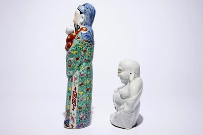 Twee Chinese famille rose figuren van onsterfelijken en een wit-geglazuurde Boeddha, 19/20e eeuw