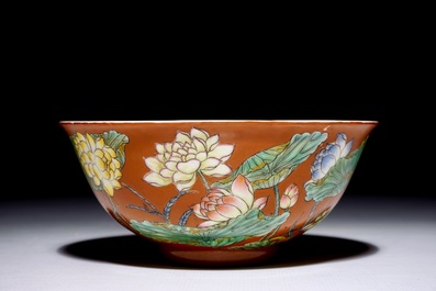 A Chinese coral red ground falangcai bowl with overglaze blue Yuzhi mark, 19/20th C.