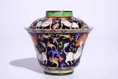 Un bol et son couvercle en porcelaine de Chine Bencharong pour le march&eacute; thai, 19/20&egrave;me
