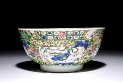 Een Chinese famille verte kom met vissen en phoenixen, Kangxi