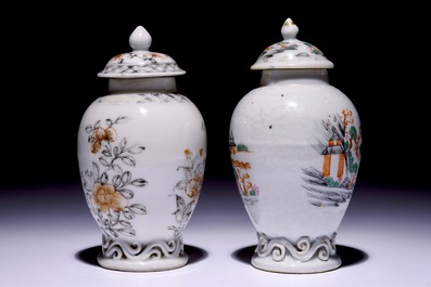 Twee Chinese famille rose en grisaille export melkkannetjes met deksels, Qianlong