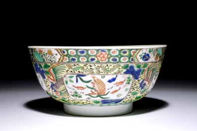 Een Chinese famille verte kom met vissen en phoenixen, Kangxi