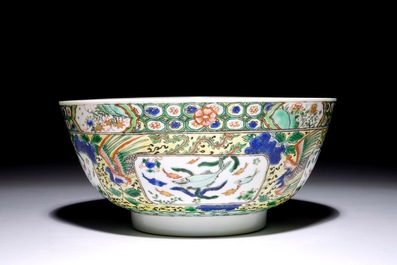 Een Chinese famille verte kom met vissen en phoenixen, Kangxi