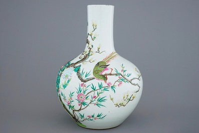 A Chinese famille rose tianqiuping bottle vase with birds among flowers, 19/20th C.