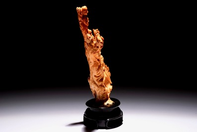 Un groupe en corail sculpt&eacute; figurant des immortels, Chine, 19/20&egrave;me