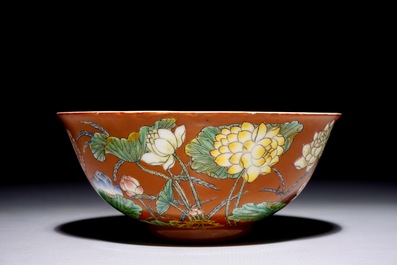 A Chinese coral red ground falangcai bowl with overglaze blue Yuzhi mark, 19/20th C.