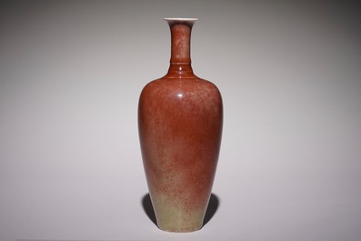 Un vase en porcelaine de Chine monochrome rouge de cuivre, marque de Kangxi, 19/20&egrave;me