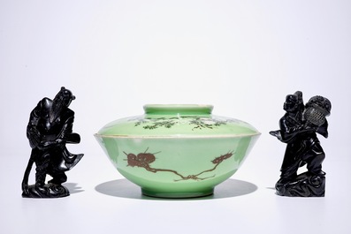 Un lot vari&eacute; de cinq assiettes, une paire de figures en pierre serpentine et un bol couvert japonais, 18/20&egrave;me
