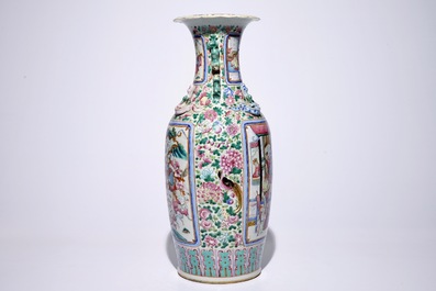 Un vase en porcelaine de Chine famille rose &agrave; d&eacute;cor de cavaliers, 19&egrave;me