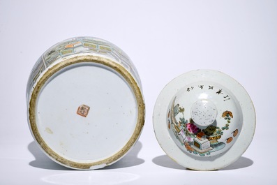 A Chinese qianjiang cai vase and cover with "100 antiquities" design, 19/20th C.