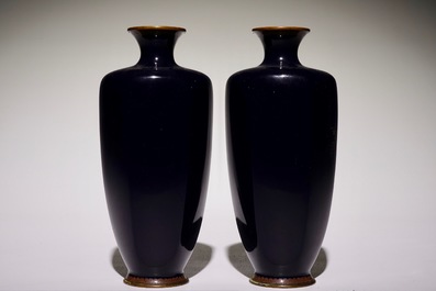 Une paire de vases en cloisonn&eacute;, Japon, Meiji, 19&egrave;me