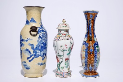 Un lot vari&eacute; en porcelaine de Chine famille rose, bleu et blanc et de style Imari, 18/19&egrave;me