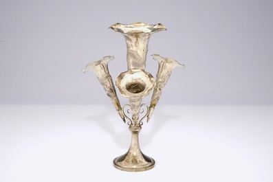 A Chinese export silver flower vase, 19/20th C.