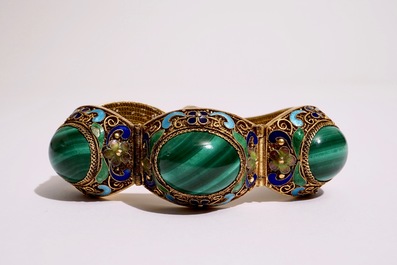 Un ensemble de bijoux en argent dor&eacute; et &eacute;maill&eacute;, ivoire peint et malachite, d&eacute;but du 20&egrave;me