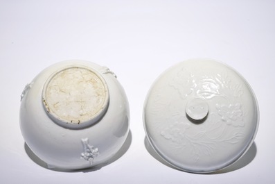 A Chinese Dehua blanc de Chine bowl and cover with applied decoration, 19th C.